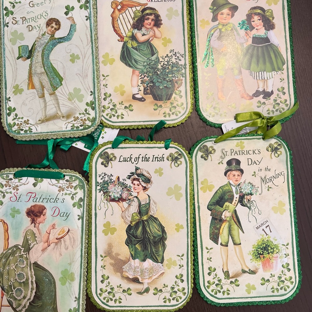 Green and Gold Shamrock Party Decorations Set - Picture 5 of 5